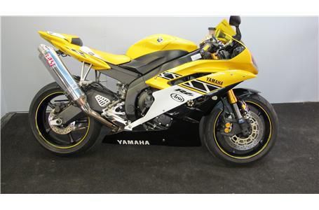 2006 Yamaha YZF-R6 Sportbike 