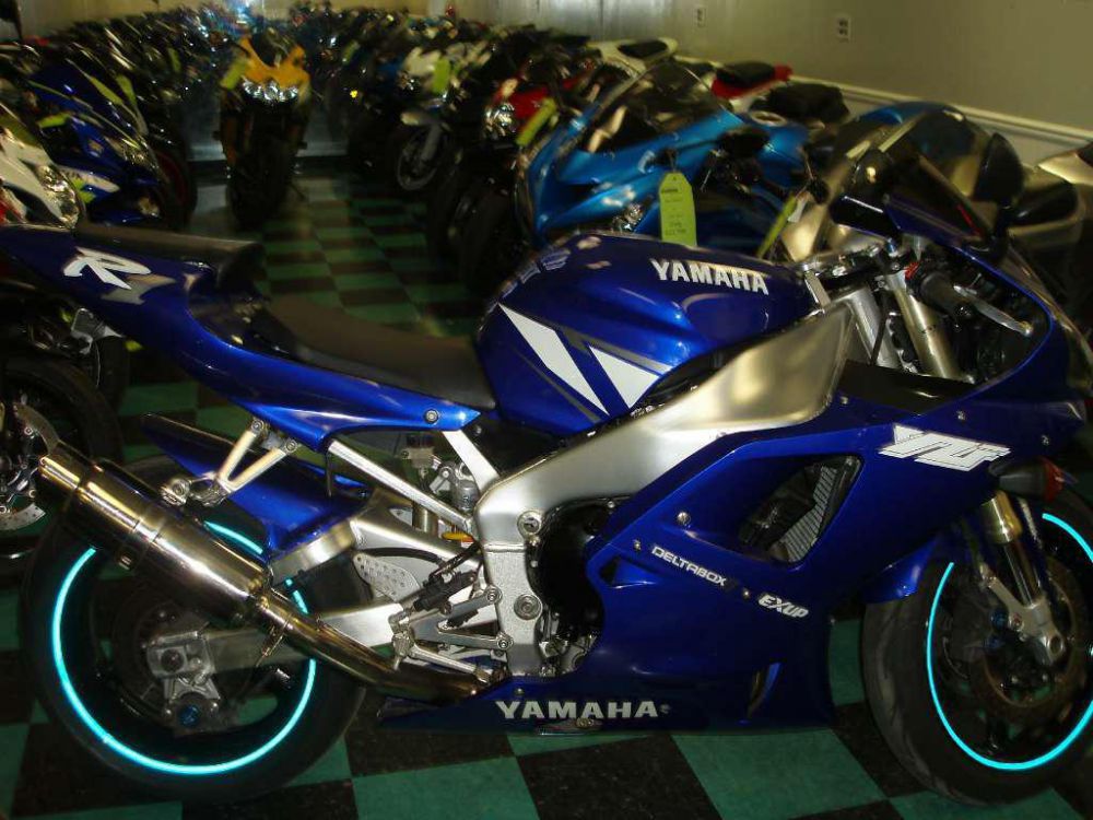 2001 yamaha yzf-r1  sportbike 