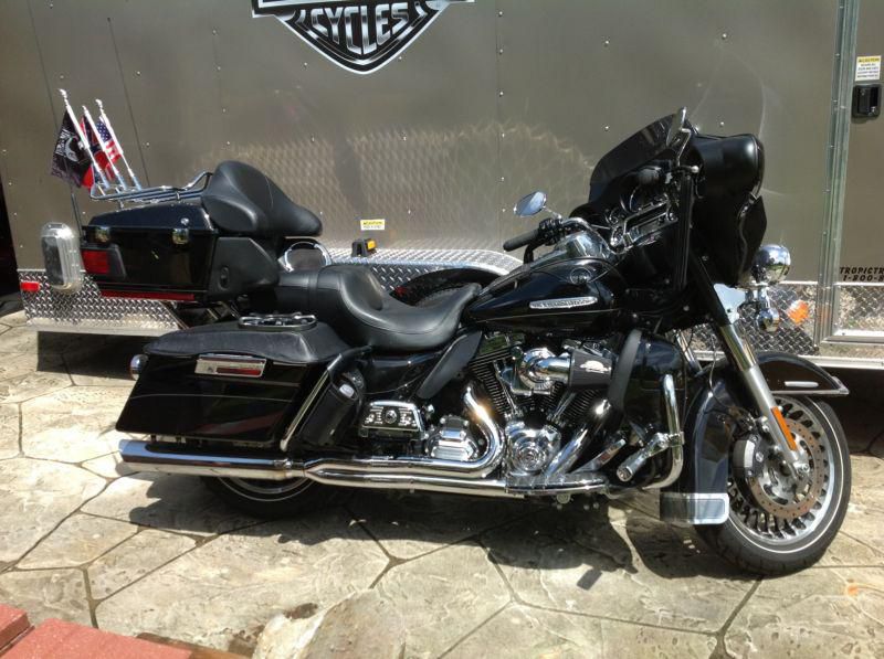 HARLEY DAVIDSON ULTRA LIMITED 2013 with PIPES, CHIP, STEREO, AMP, 1700 miles