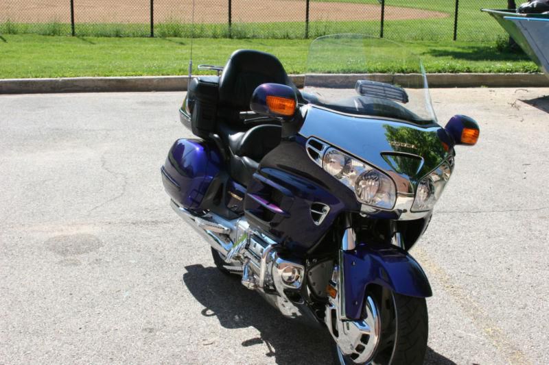 2003 HONDA GOLDWING GL1800 - BLUE - AS IS FOR PARTS ONLY - NO TITLE