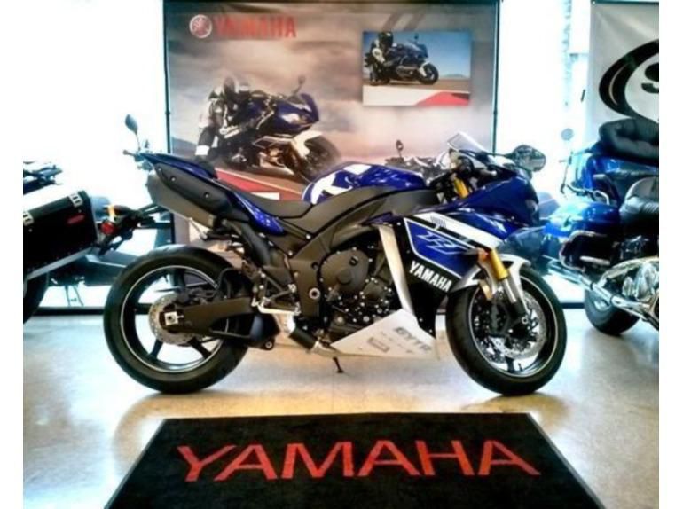 2013 yamaha yzf-r1  sportbike 