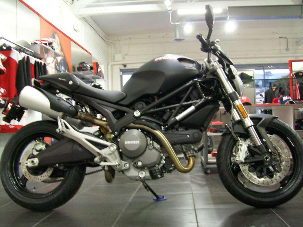 2013 Ducati Monster 696 Standard 