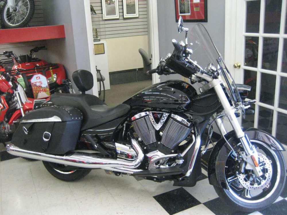 2012 victory cross roads  touring 