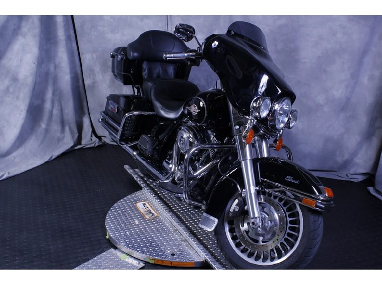 2011 Harley-Davidson FLHTC - Electra Glide Classic 