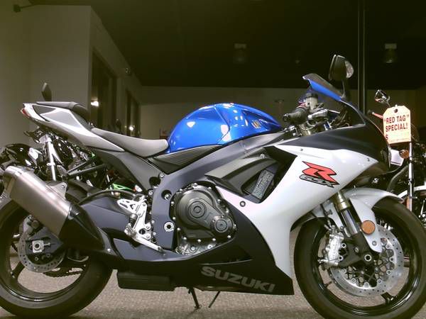 2011 Suzuki GSX-R750 Sportbike only 986 miles!!