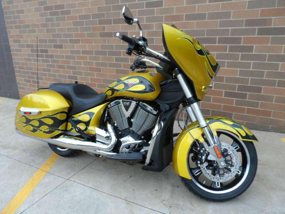2014 Victory Cross Country Factory Custom Paint Touring 