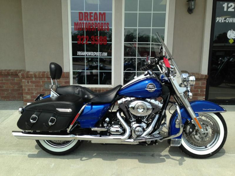 2009 Road King Classic LOADED UP! LOW MILES MUST SEE COLOR! NICEST BIKE ANYWHERE