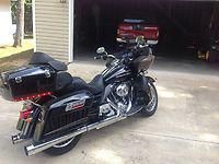 2013 HARLEY DAVIDSON ROAD GLIDE ULTRA (ONLY 883 MILES) LIKE NEW!!!!