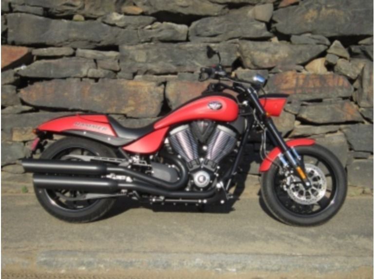 2011 Victory HAMMER S RED/BLACK 