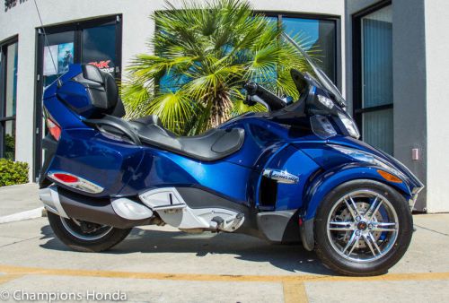 2010 Can-Am Spyder Roadster RT Audio And Convenience
