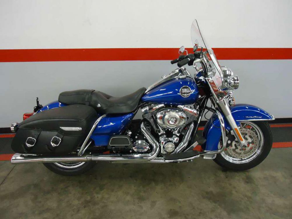 2009 Harley-Davidson FLHRC Road King Classic Touring 