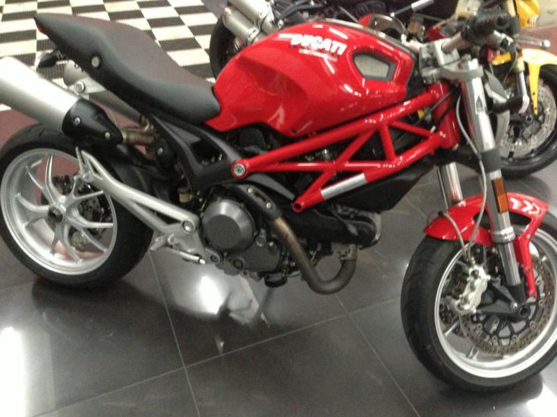 Ducati monster 1100, 2009