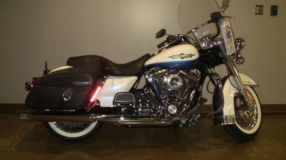 2010 harley-davidson flhrc road king classic  touring 