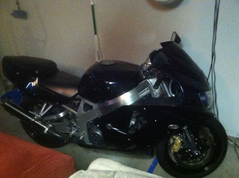 1998 CBR900rr FAST, CLEAN Black with metallic blue flake in paint.