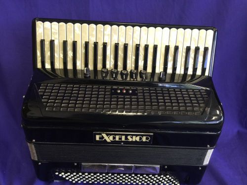 EXCELSIOR LIGHT WEIGHTACCORDION W CONDENSER MIKES + MUSICTECH Q-LINK MIDI