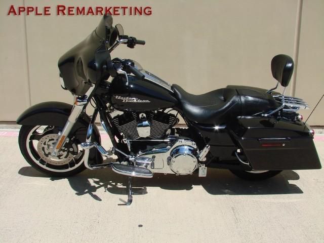 WE FINANCE 2010 STREET GLIDE ONE OWNER 8K MILES EXTRAS TEXAS 50 PICS