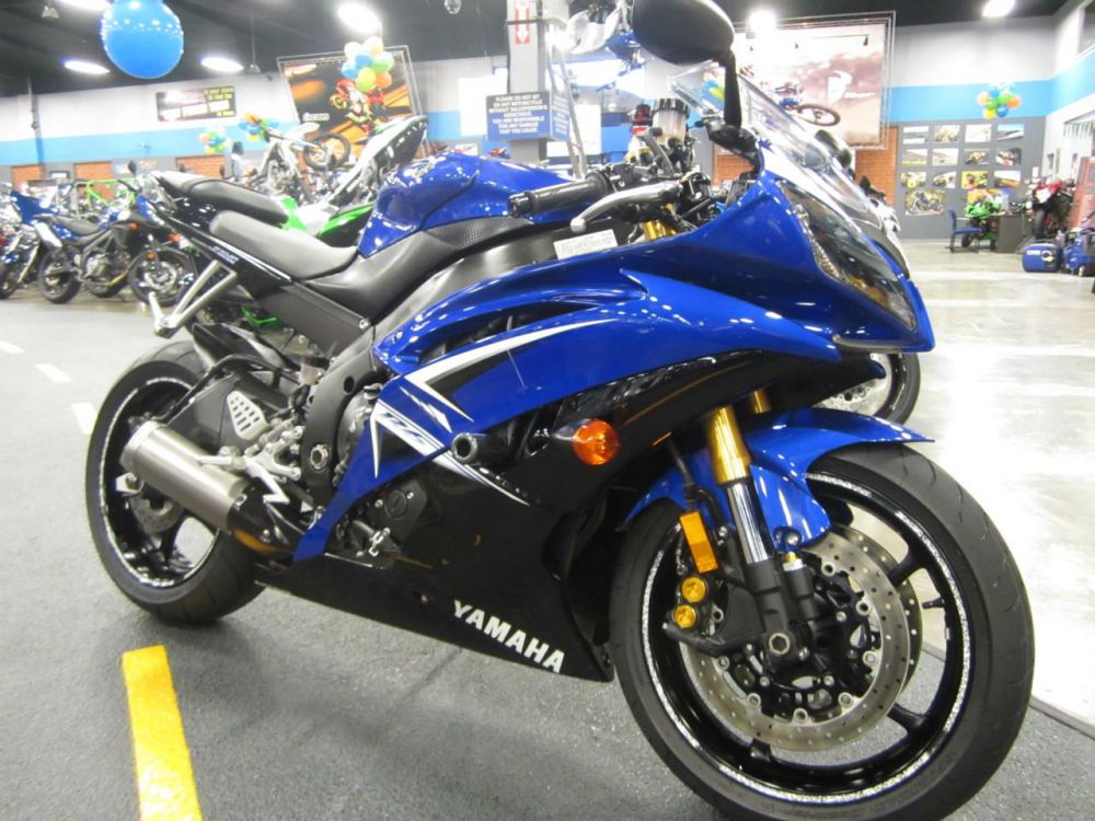 2009 Yamaha YZF-R6 Sportbike 