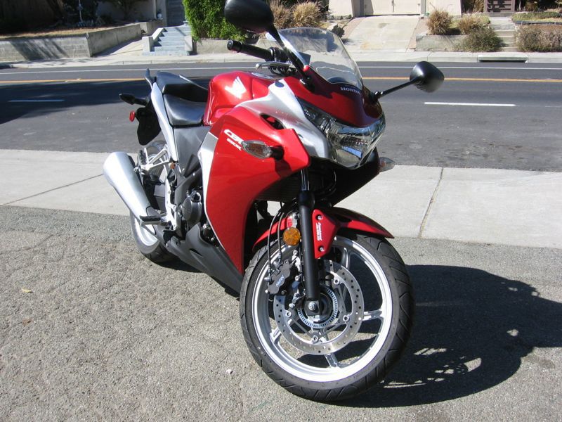 2012 honda cbr 250r red, like new