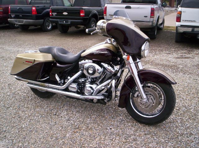 Used 2006 Harley Davidson Streetglide for sale.