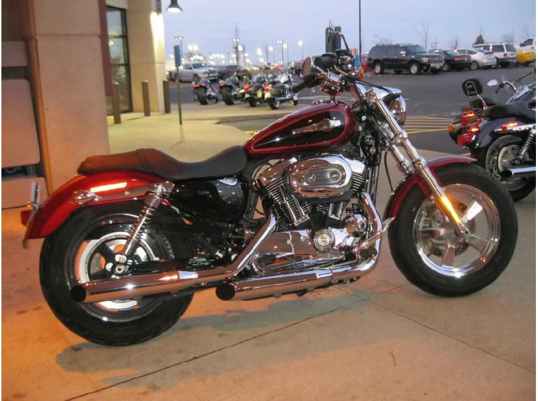 2012 Harley-Davidson 1200 Custom XL1200C Sportbike 