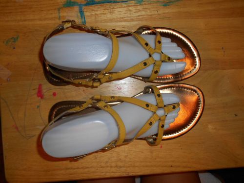 Cynthia vincent for target yellow gold tone detail sandals sz 10