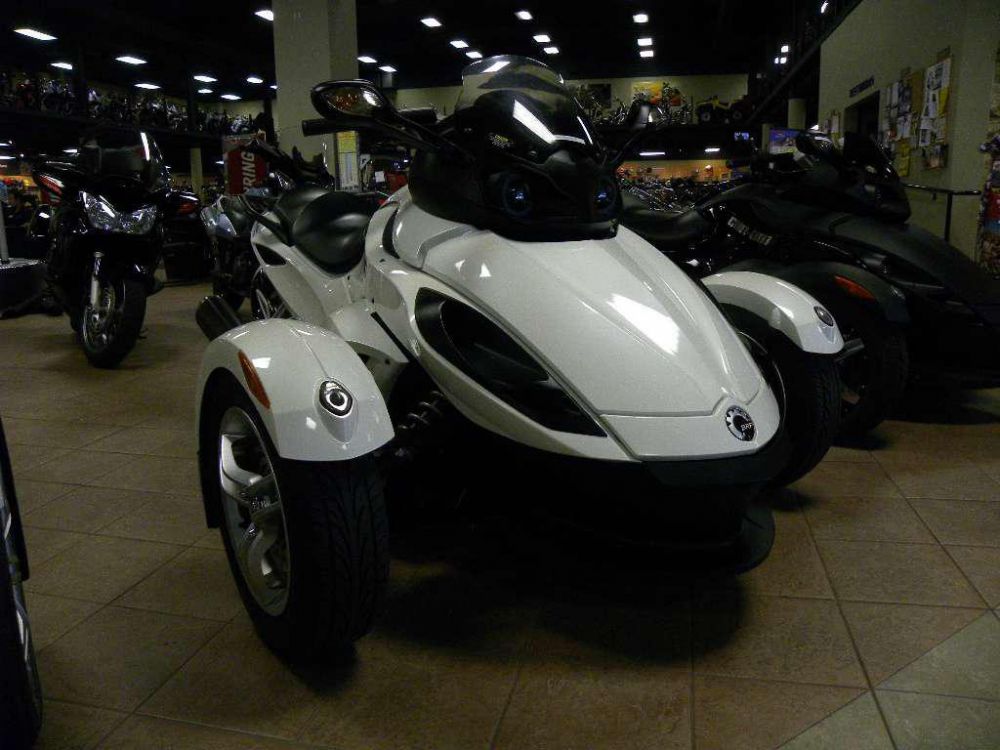 2011 can-am spyder rs se5  sport touring 