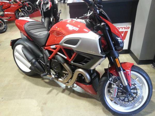 HOLIDAY SPECIAL!! 2013 Ducati Diavel Red