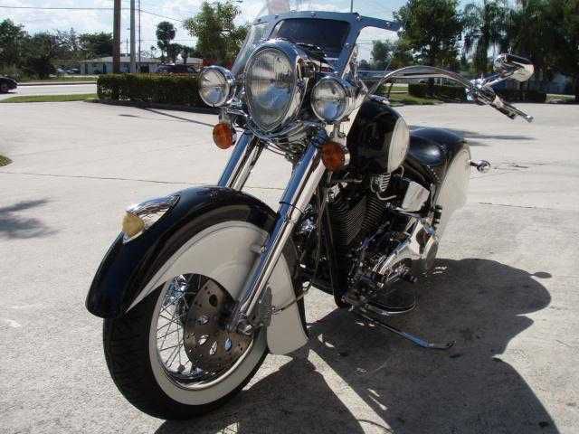 Pearl black and pearl white 2000 indian chief stunning motorcycle