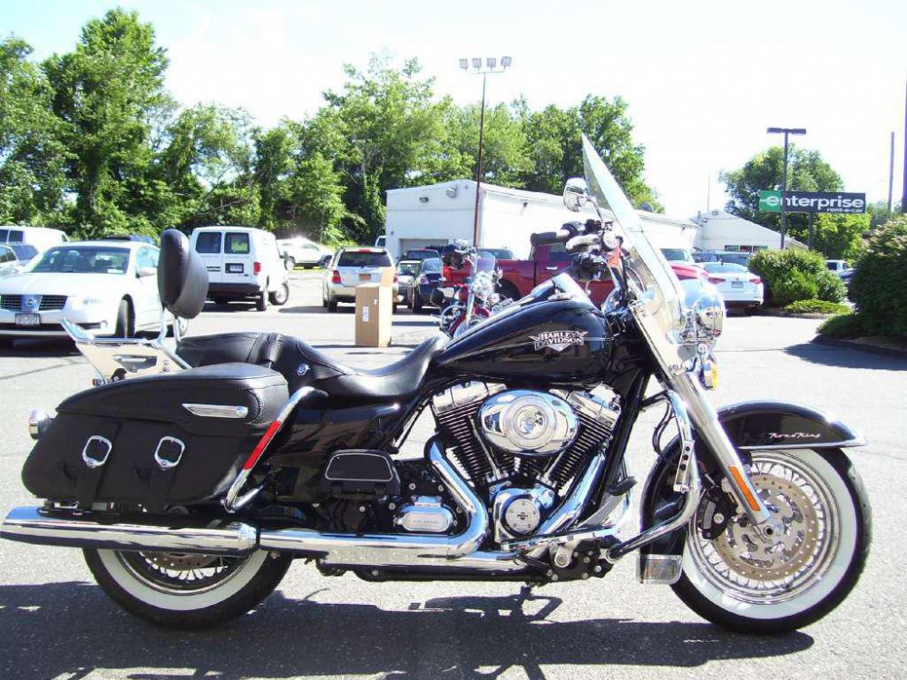 2011 Harley-Davidson FLHRC Road King Classic Touring 