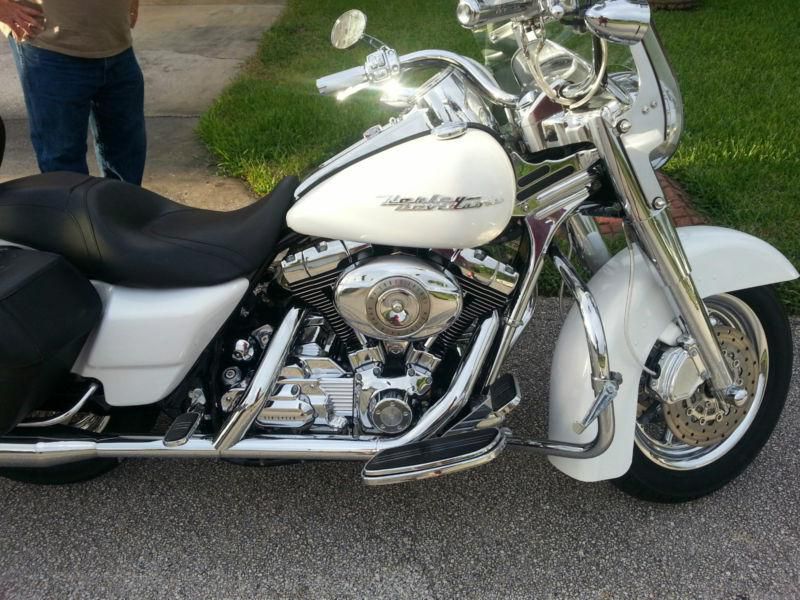 2007 Road King Classic. 6k Miles.....21k in Chrome Upgrades.....PEARL WHITE