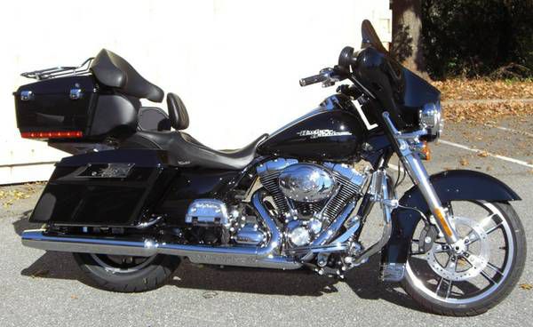 2011 Harley-Davidson FLHX