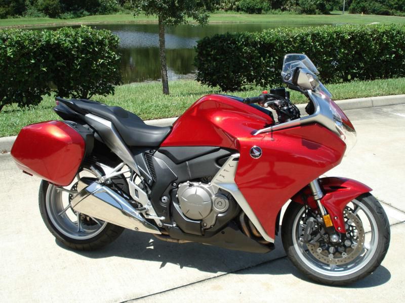 2010 Honda VFR 1200F ABS ONLY 3300 Miles LIKE NEW CONDITION MUST SEE!!!!!