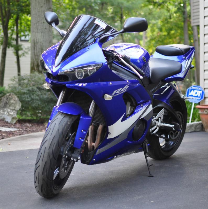 2005 Blue Yamaha YZF-R6 Low Miles with Extras and Low Reserve!