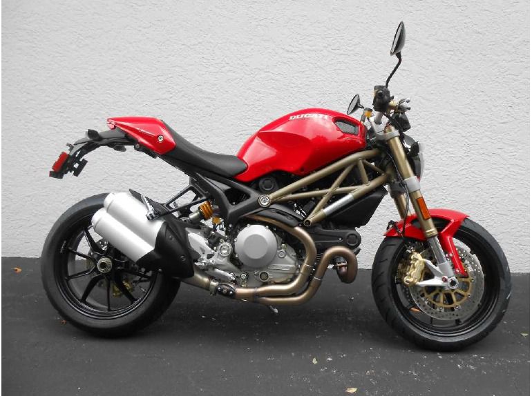 2013 Ducati Monster 1100 EVO 