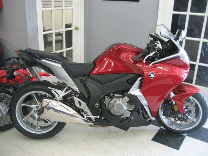 2010 Honda VFR1200FAA DCT NO RESERVE!!! ONLY 679 MILES!!!