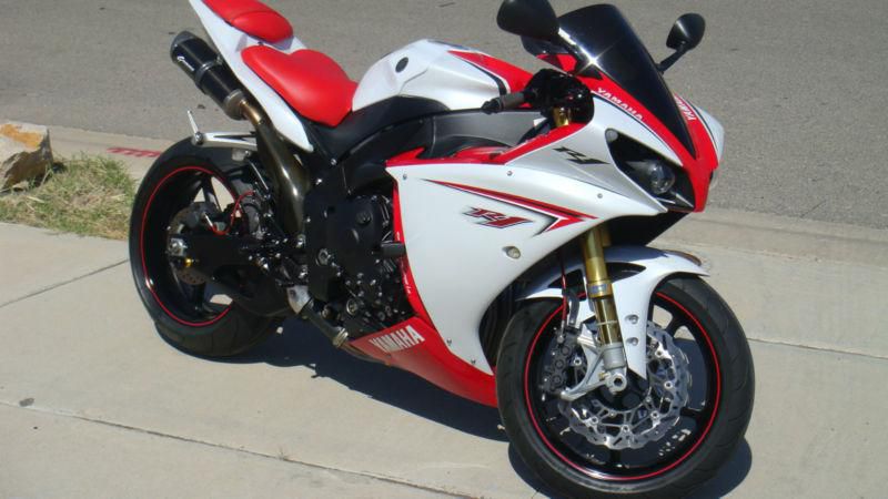 2009 YAMAHA YZF R1 YW 1000CC SPORT BIKE YZF-R1 WITH A LOT OF UPGRADES AND MODS