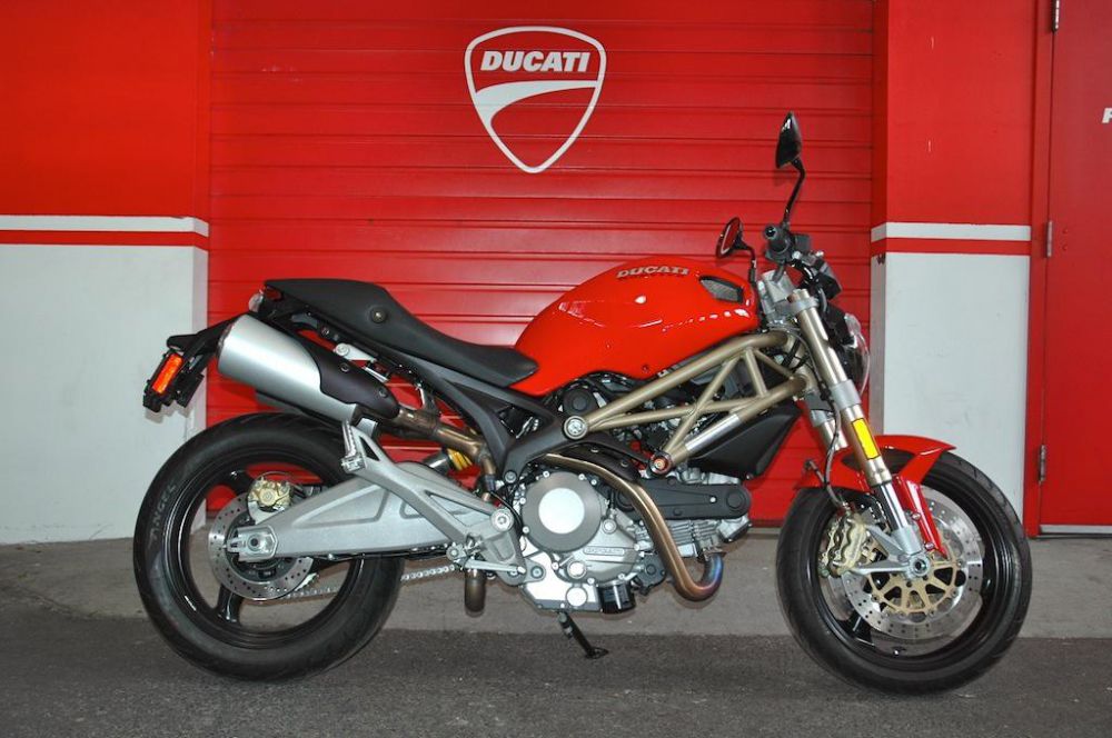 2013 Ducati Monster 696 20th Anniversary Sportbike 