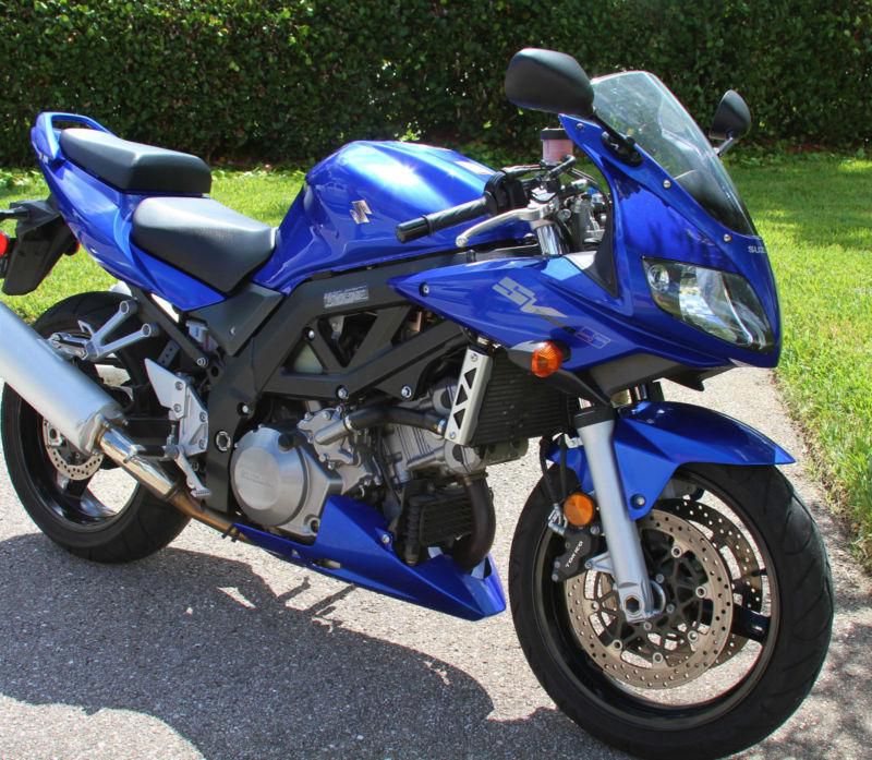 2007 Susuki SV1000S Sport Touring Motorcycle, 2060 miles, low mileage, like new.