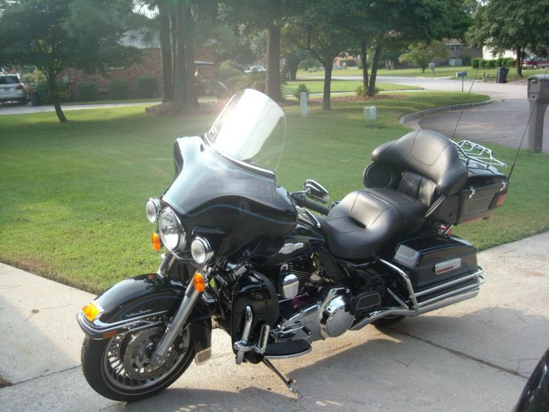 Harley Davidson Ultra Classic Black Shine Peace Officer Model