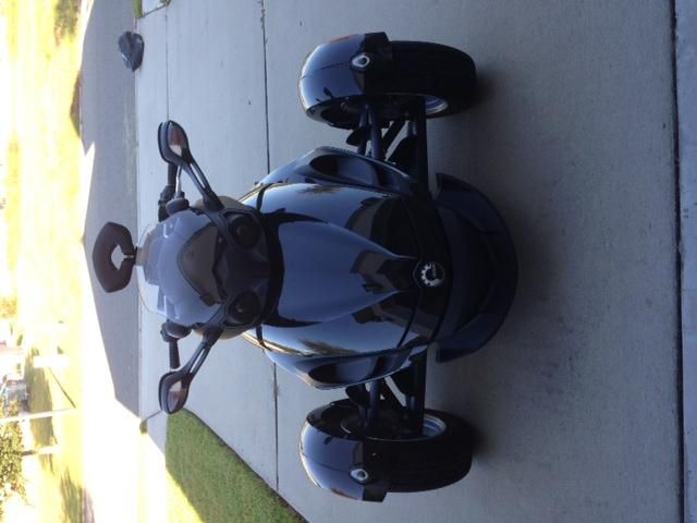2012 Black Can Am Spyder with 662 miles, Backs Rest/Rack and new Two Brothers Pi