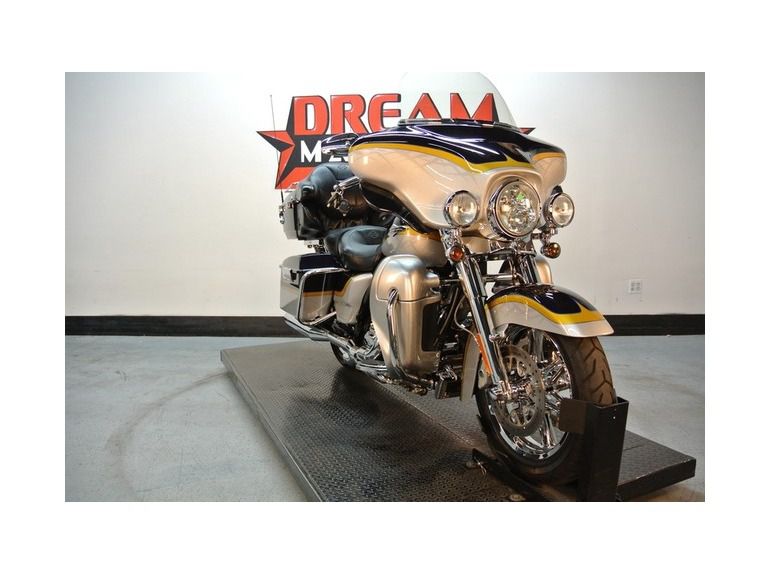 2012 Harley-Davidson Screamin' Eagle Ultra Classic FLHTCUSE7 