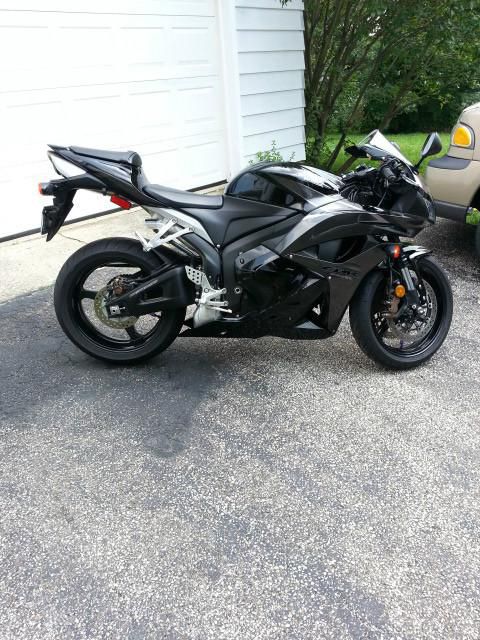 2009 Honda CBR 600 RR with ABS Black Motorcycle very low miles exelent condition