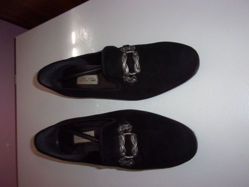 Unisa Vento Black Kidsue Suede Shoes Size 7.5 7 1/2 B w/ Silver Buckle Accent