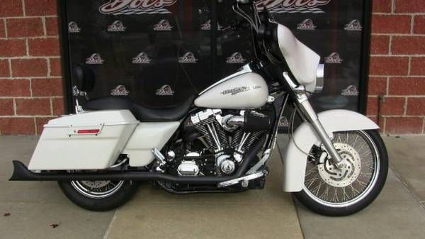 2006 Harley-Davidson FLHXI Street Glide -- Easy Financing Available!!