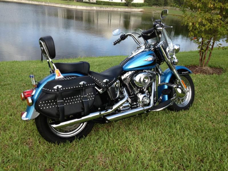 2011 Harley-Davidson FLSTC Heritage Softail Classic Pearl Blue/Black 6 speed