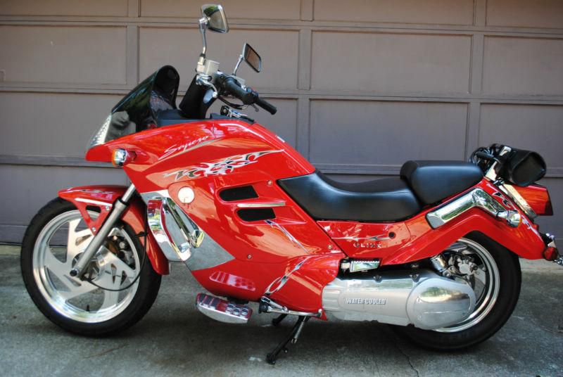 QLINK SAPERO 250CC WATER COOLED MOTORCYCLE USED RED IN GREAT CONDITION EVER