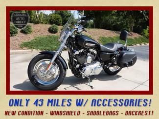 2013 XL1200C LIKE NEW-WINDSHIELD-SADDLE BAGS-BACKREST-ONLY 43 MILES! LOW RESERVE