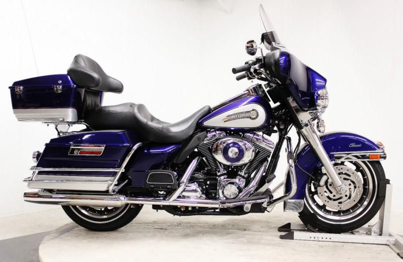 2006 Harley-Davidson Two Tone FLHTCI Electra Glide Classic Touring Motorcycle