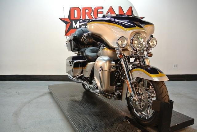 2012 Harley-Davidson Screamin' Eagle Ultra Classic FLHTCUSE7 Cruiser 