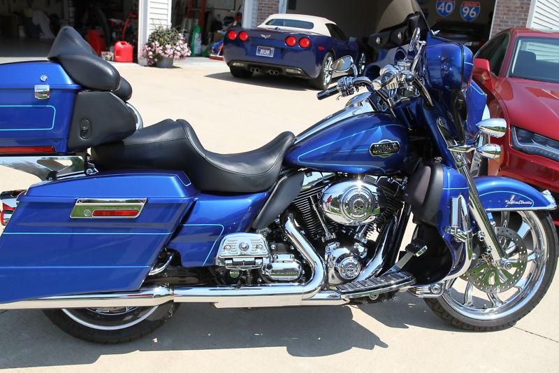 2009 Blue Harley Davidson HD Ultra Classic with Willie G Extras Custom Rims